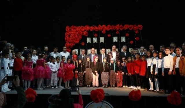 Alaca’da Öğretmenler Günü töreni: Aday öğretmenler yemin etti