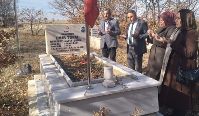 Şehit Öğretmen Emir Topal’ın kabri ziyaret edildi