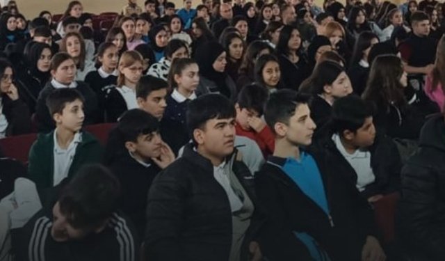 Alaca’da lise öğrencilerine terör örgütlerine karşı bilgilendirme