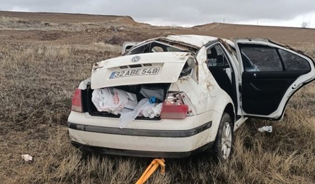 Otomobil şarampole yuvarlandı: Baba ve oğlu yaralandı