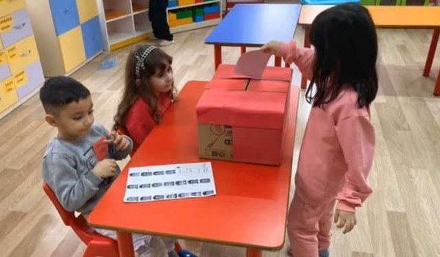 Seçmenler iş başında: Sandıktan “Patlamış Mısır” çıktı