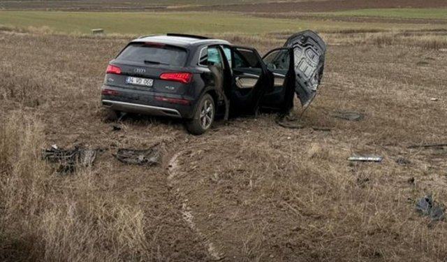 Çorum'da otomobil, TIR ile çarpıştı: 4 yaralı