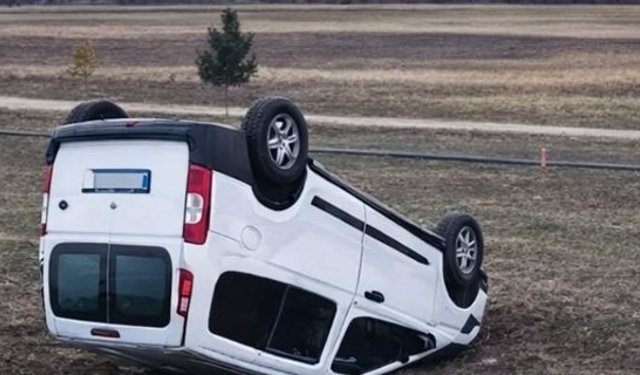 Direksiyon hakimiyetini kaybetti, takla attı