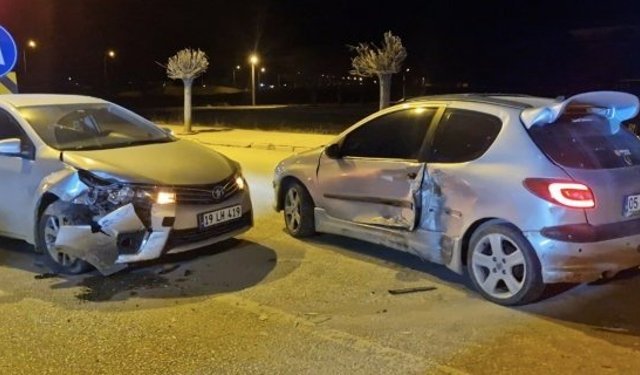 Alaca'da kaza: 2 kişi yaralandı