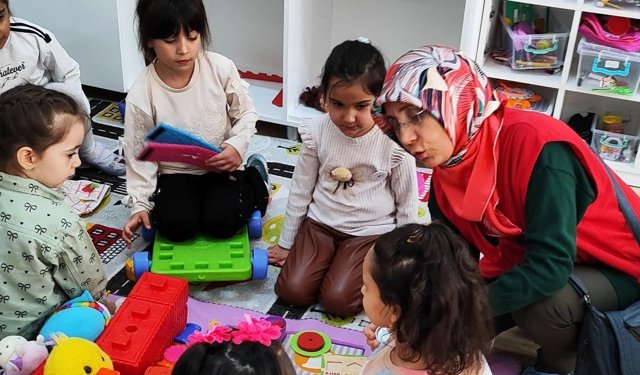 Kızılay’dan Hüseyin Gazi İlkokulu’nda 23 Nisan etkinliği