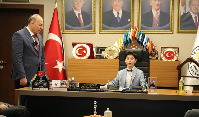 23 Nisan geleneği: Başkanlık koltuğu öğrenciye devredildi