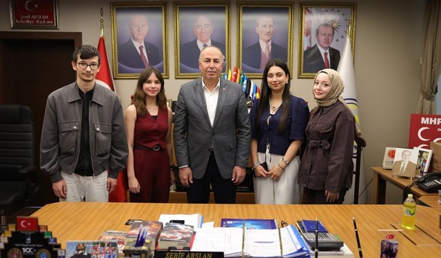 Alaca MYO öğrencilerinden Başkan Şerif Arslan’a sergi daveti