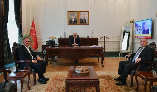 Çorumlu isimlerden Vali Canbolat’a ziyaret