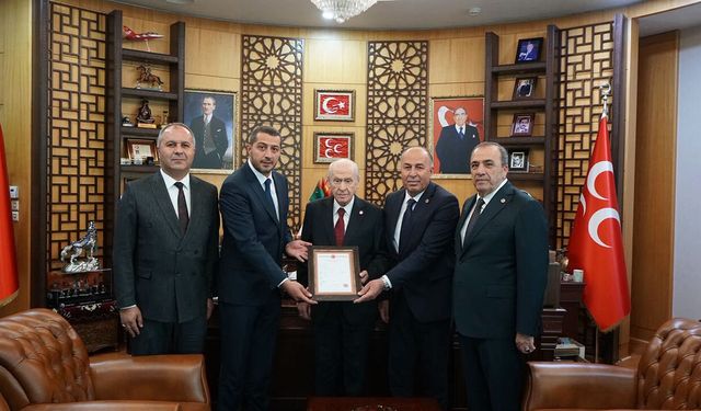 Yeni hizmet binasının tapusu Genel Başkan Bahçeli’ye takdim edildi