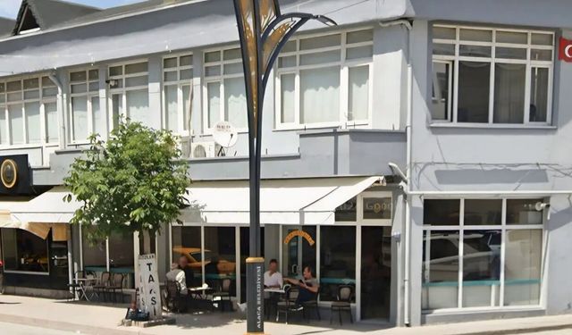 Asırlık buluşma noktası kapısına kilit vurdu