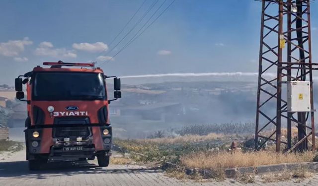 Kuru otlar tutuştu, ekipler alevlere müdahale etti