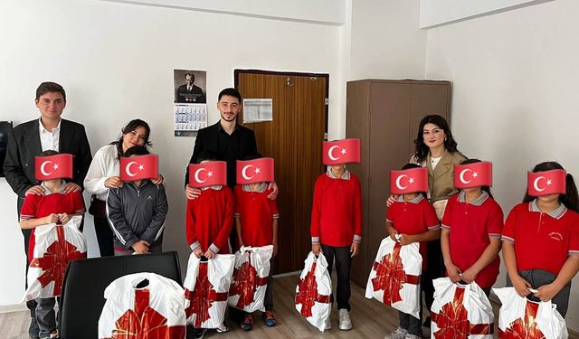Ülkü Ocakları’ndan öğrencilere kırtasiye desteği
