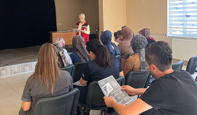 Alaca’da velilere “İlk Öğretmenim Ailem” projesi tanıtıldı