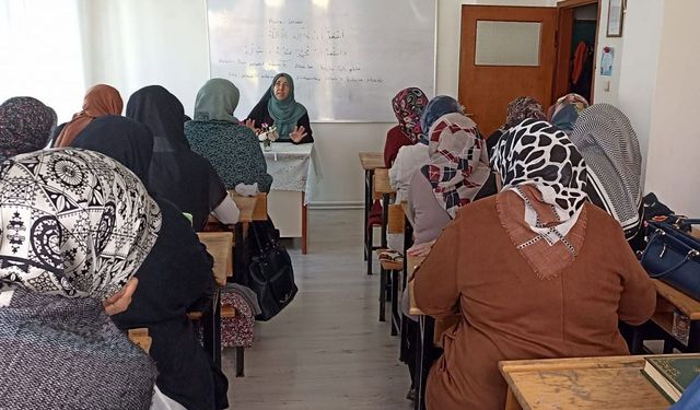 Kur’an kurslarında aile eğitim seminerleri