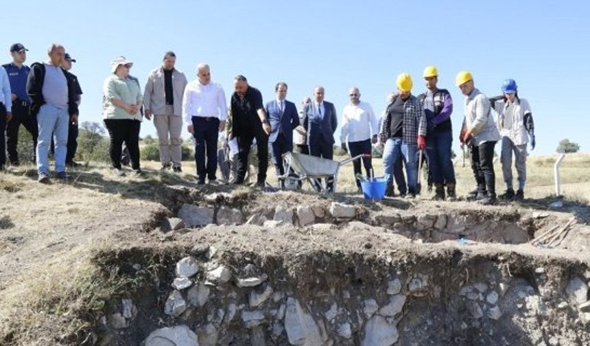 Vali Dağlı, Kalehisar kazı alanında incelemelerde bulundu