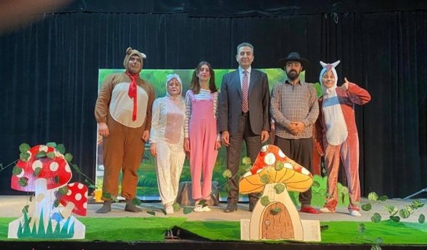 Etkinlik haftasında tiyatro etkinliği beğenildi