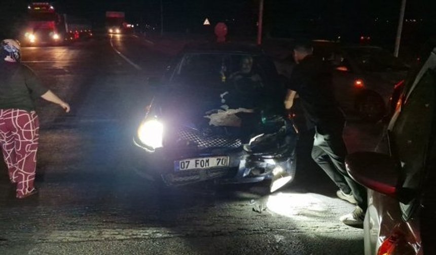 Kırmızı ışık ihlali yapan araç kazaya karıştı