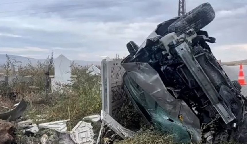 Tek taraflı kazada aynı aileden 3 kişi yaralandı