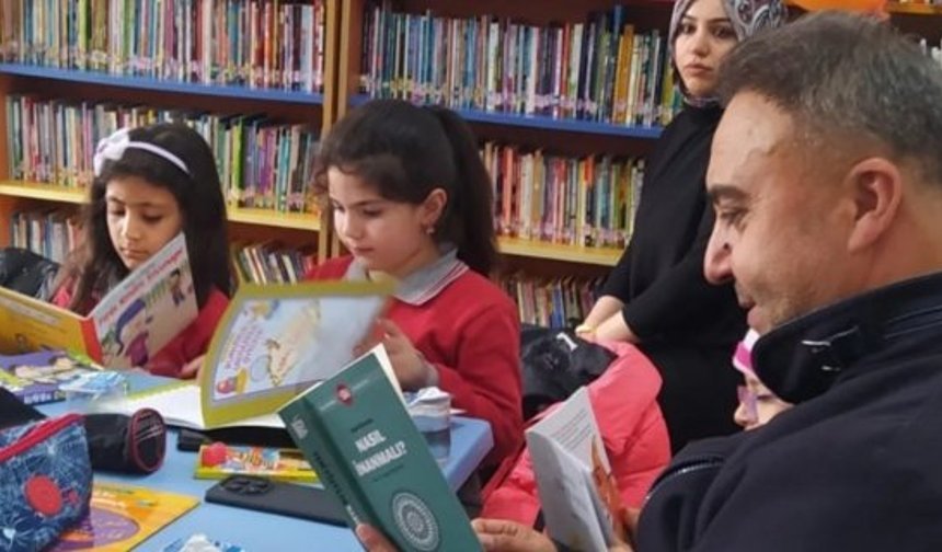 Alaca’da örnek kitap okuma etkinliği