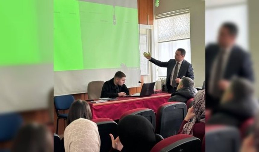 Alaca Ülkü Ocakları öğrencilere UOUZEM projesini tanıttı