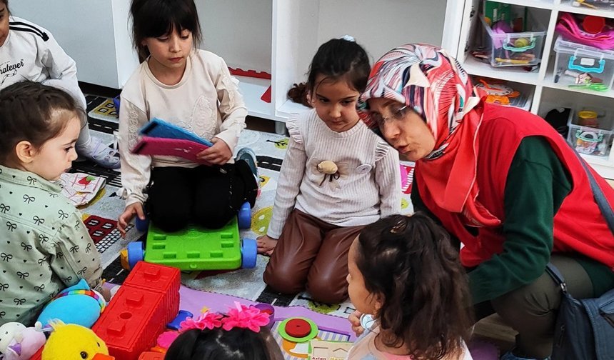 Kızılay’dan Hüseyin Gazi İlkokulu’nda 23 Nisan etkinliği