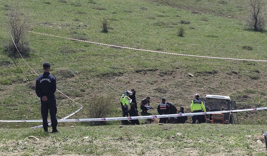 Alaca'da traktör dere yatağına devrildi: 1 ölü, 3 yaralı