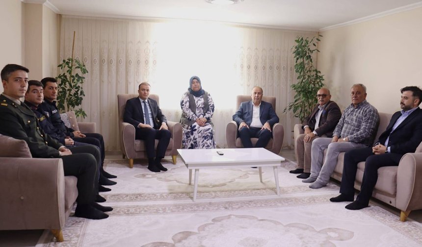 Şehit ailelerine Anneler Günü ziyareti