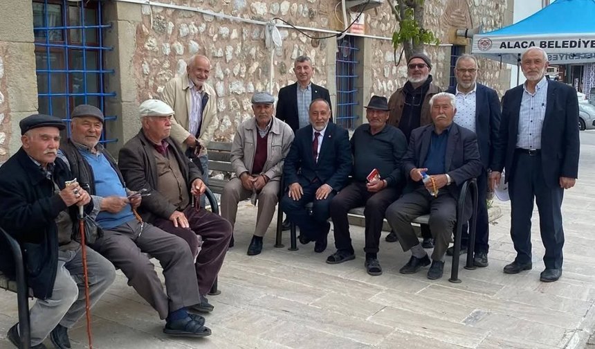 Saadet Partililer Alaca’da vatandaşlarla buluştu