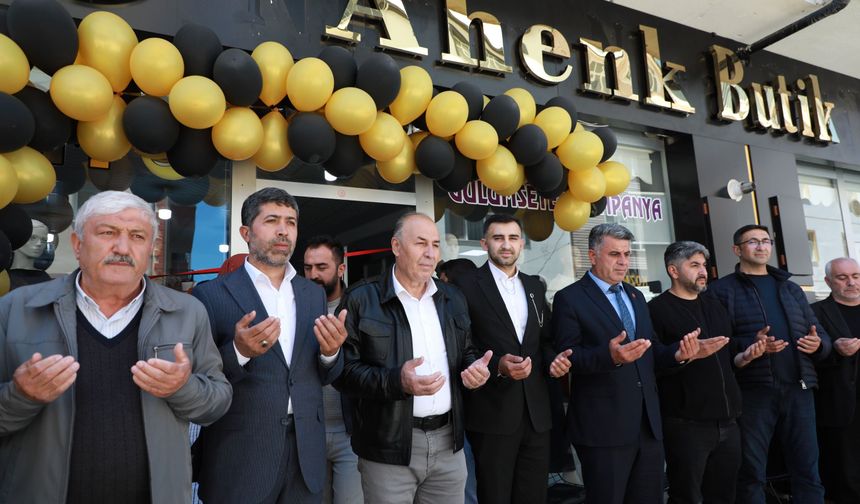 Alaca’da kadın giyimin yeri adresi olan Ahenk Butik açıldı