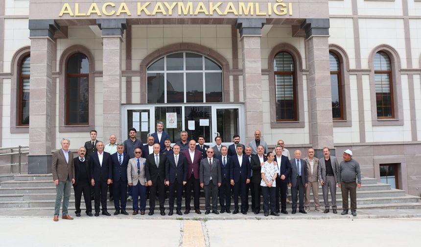 Alaca Protokolü halkla bayramlaştı
