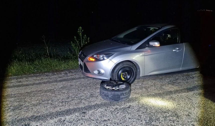 Alaca'daki bu yola dikkat! 5 aracın lastiği patladı