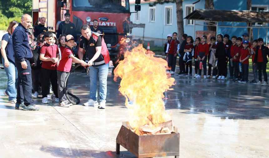 Alaca'da öğrencilere yangın güvenliği eğitimi verildi