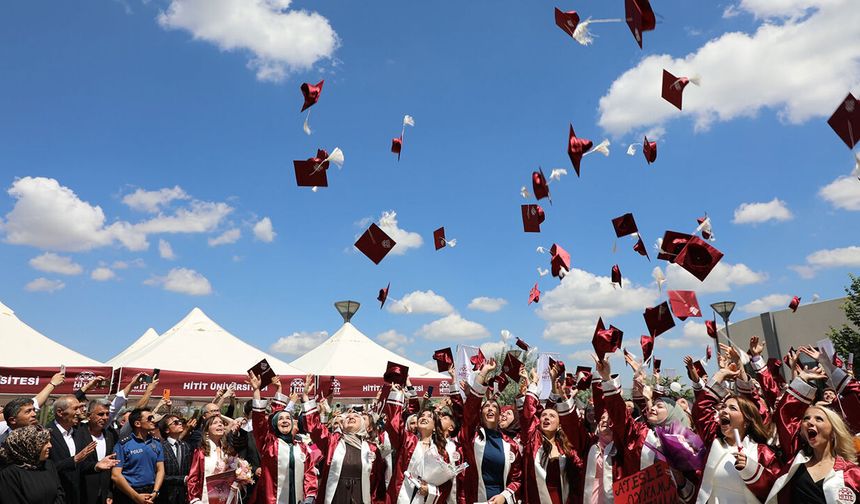 Alaca MYO’da mezuniyet sevinci yaşandı