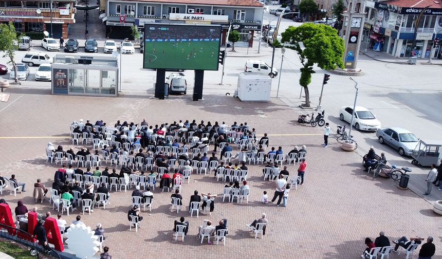 Milli maç heyecanı Alaca’da dev ekranda yaşandı