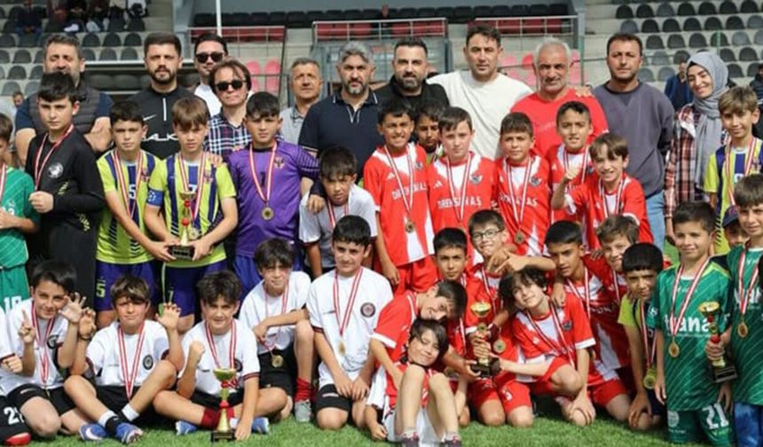 Alaca'da miniklerin kupasında zafer ARCA Çorum FK'nın