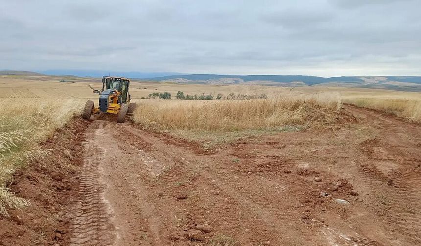 Sarısüleyman’da köyünde  arazi yolları genişletiliyor
