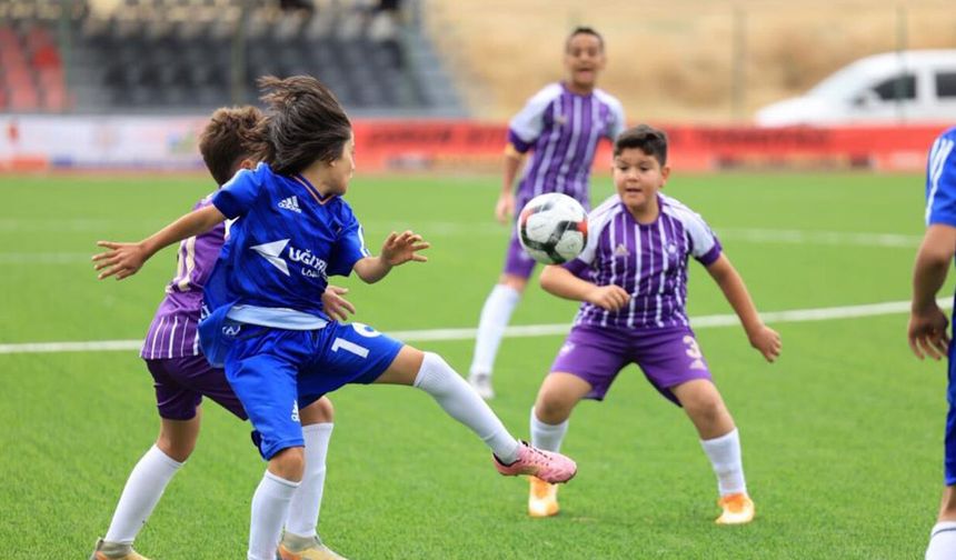Alaca’da futbol şöleni başladı