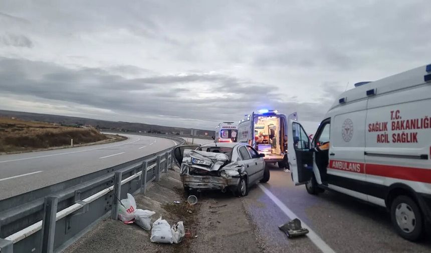 Aaca'da yağışla kayganlaşan yolda kaza: 5 yaralı