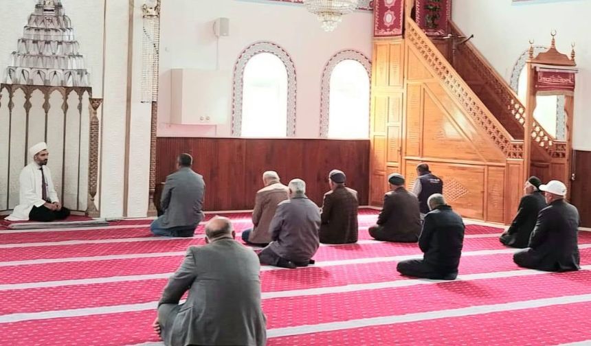 Müftü Arık, Çopraşık’ta Cuma namazı kıldırdı