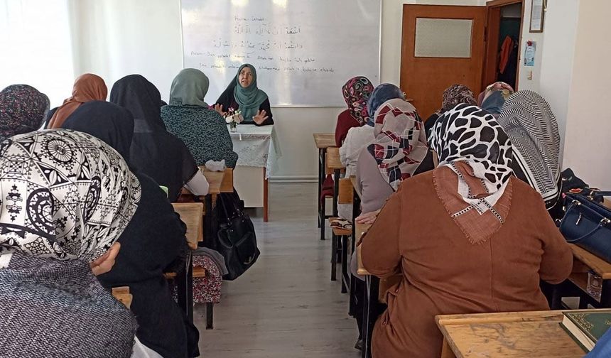 Kur’an kurslarında aile eğitim seminerleri